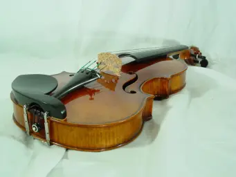 Geige liegend